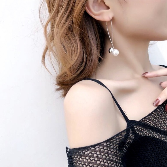 Silver Faux Pearl/Bead Crossover Ear Wire Earrings - Picture 3 of 8